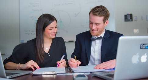 2 students working together 
