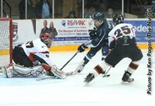 Men's Hockey Pat on goal